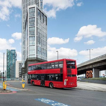 Luxury Stratford Apartment Лондон Екстериор снимка