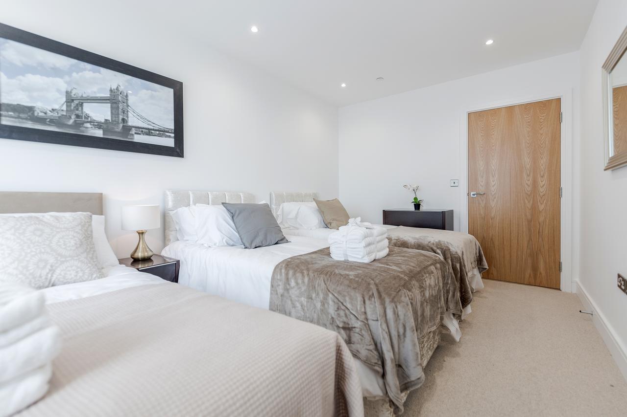 Luxury Stratford Apartment Лондон Екстериор снимка