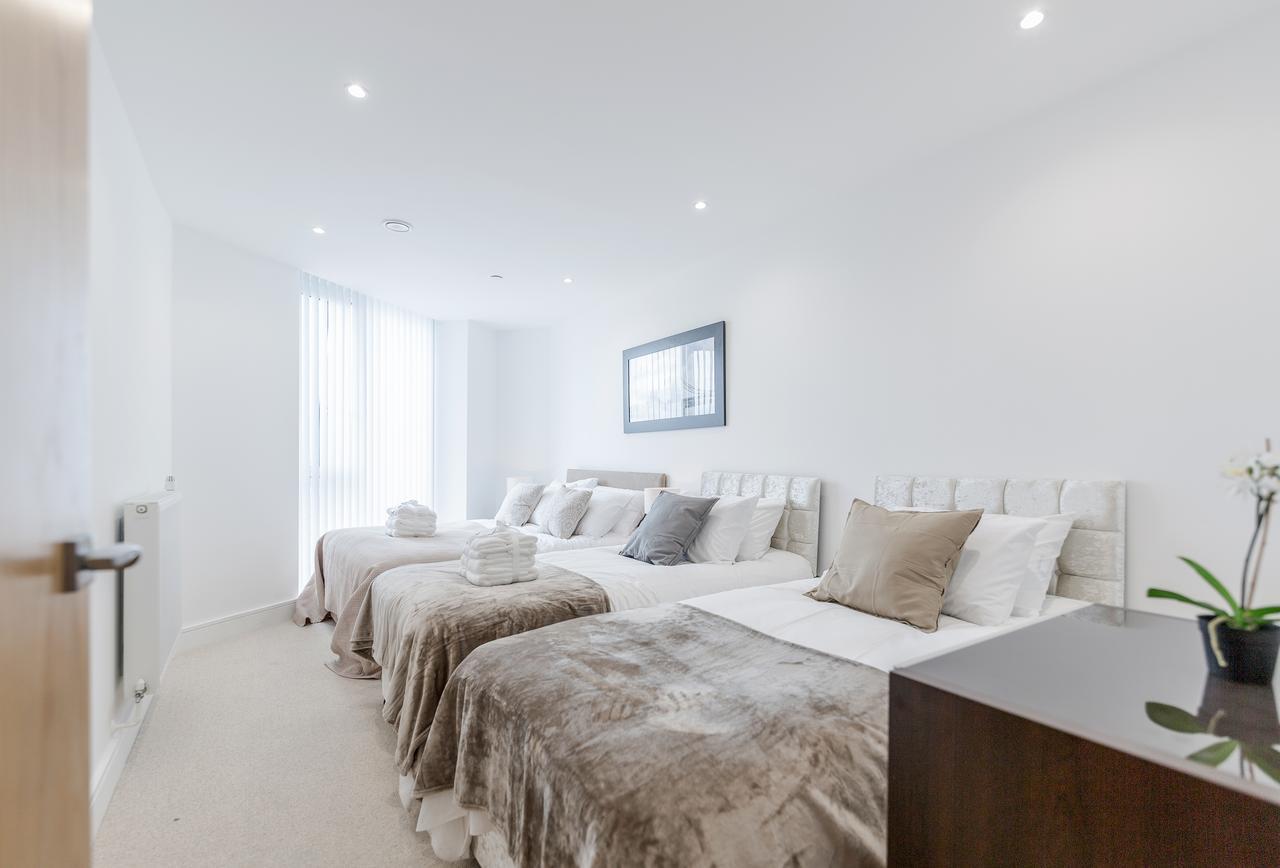 Luxury Stratford Apartment Лондон Екстериор снимка