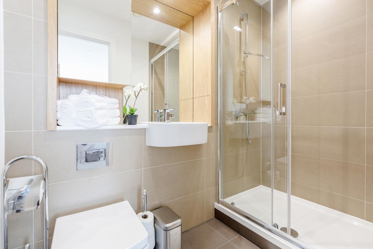 Luxury Stratford Apartment Лондон Екстериор снимка