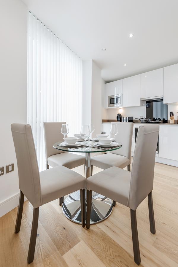 Luxury Stratford Apartment Лондон Екстериор снимка