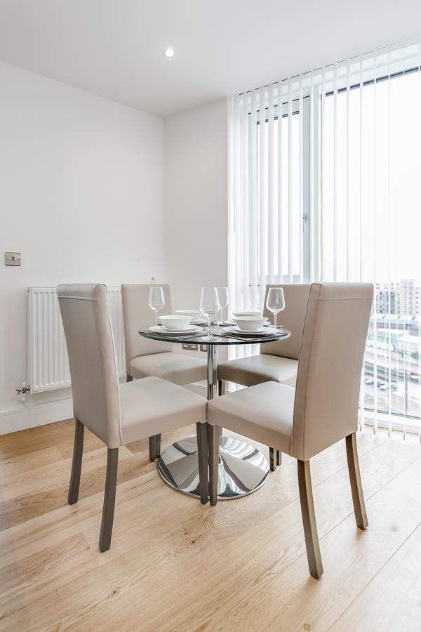Luxury Stratford Apartment Лондон Екстериор снимка