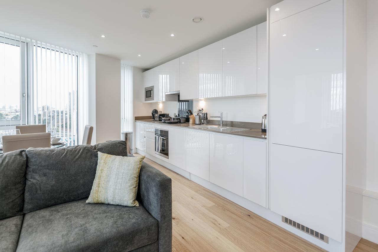 Luxury Stratford Apartment Лондон Екстериор снимка